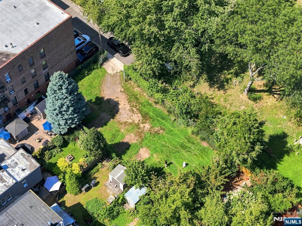 30 De Kalb Avenue