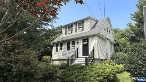 Photo of 393 Kingston Street, Wyckoff, NJ 07481 (MLS # 26025810)