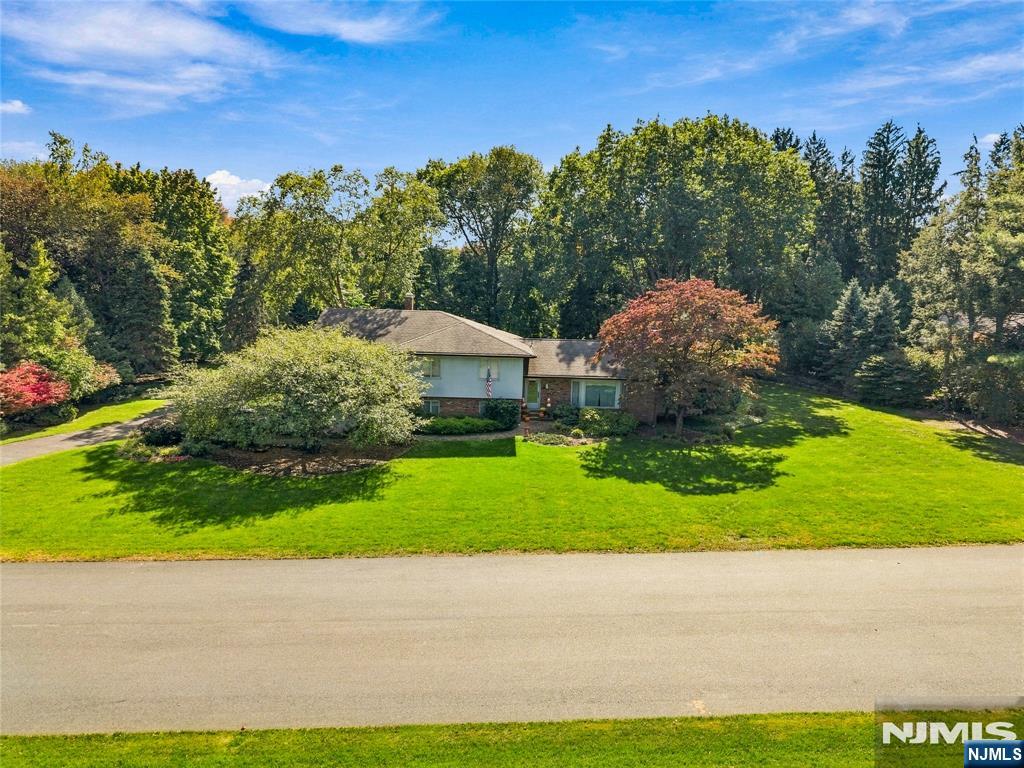 7 Saddle Brook Drive