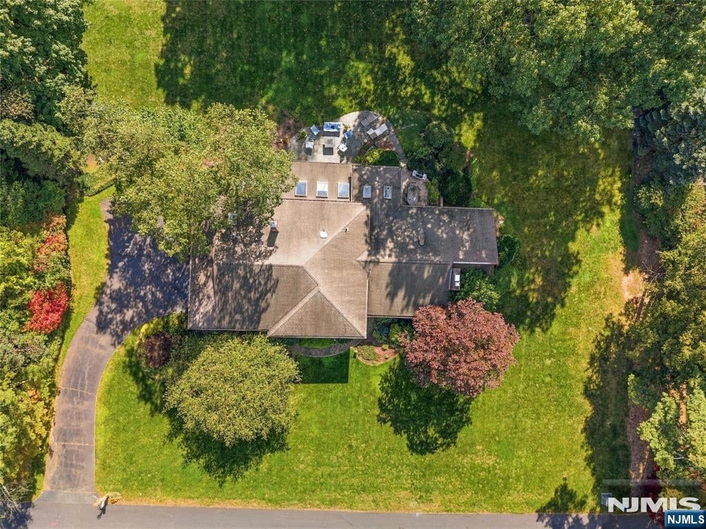 7 Saddle Brook Drive