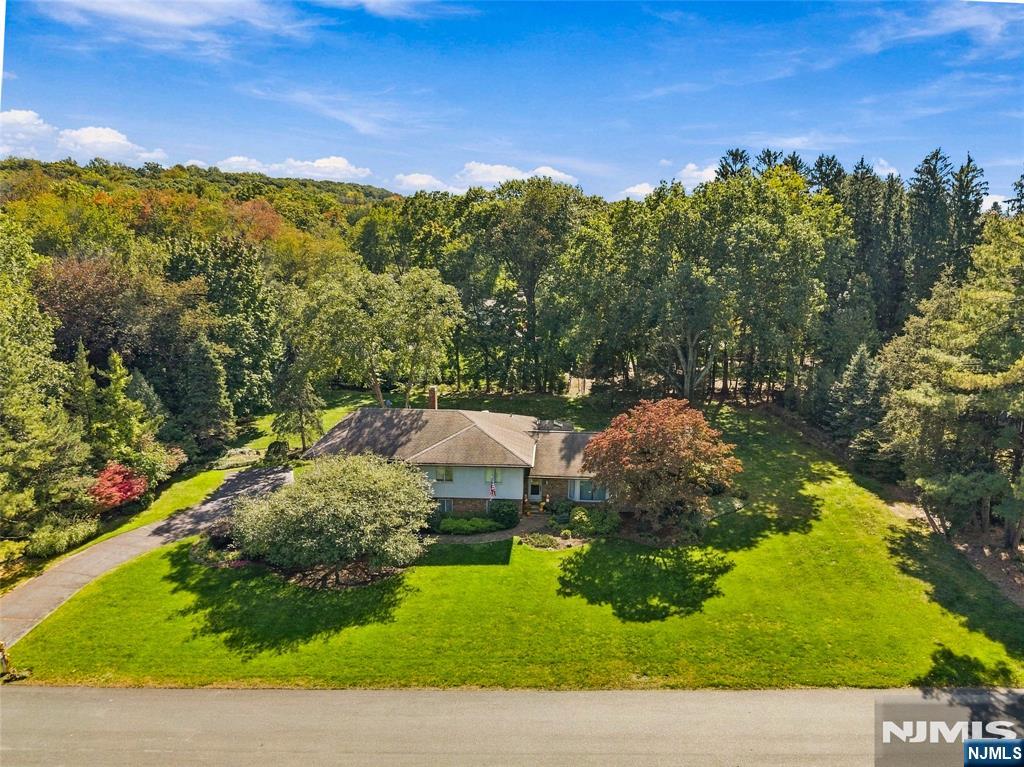 7 Saddle Brook Drive