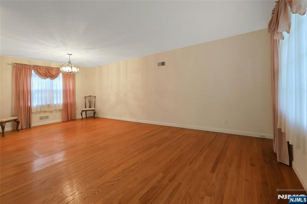 382 Pleasant Avenue