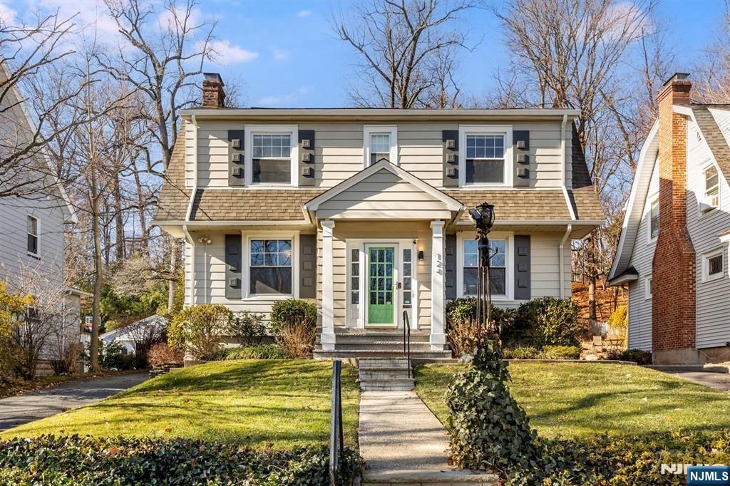 Photo of 124 Essex Avenue, Glen Ridge, NJ 07028 (MLS # 26002006)