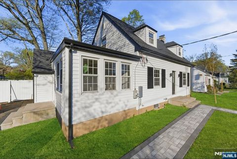 Photo of 224 Godwin Avenue, Wyckoff, NJ 07481 (MLS # 26023695)