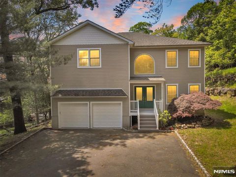 27 Tecumseh Trail Oakland NJ 07436