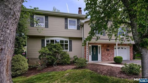 Photo of 42 Stirling Lane, Wayne, NJ 07470 (MLS # 26019315)