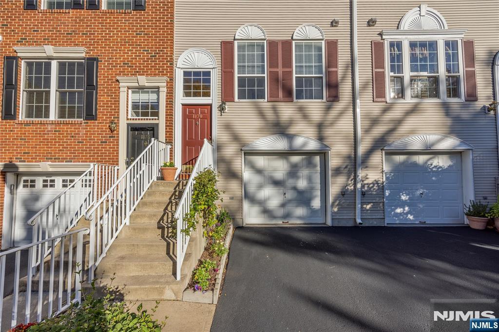 1179 Chedworth Circle