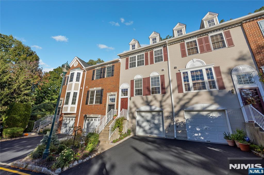 1179 Chedworth Circle