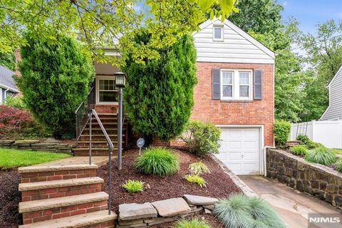 213 Warwick Lane Leonia NJ 07605