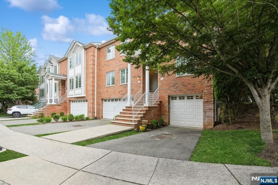 18 Skymark Court