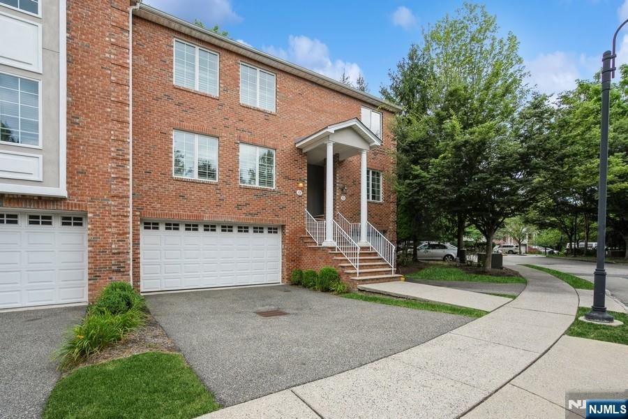 18 Skymark Court