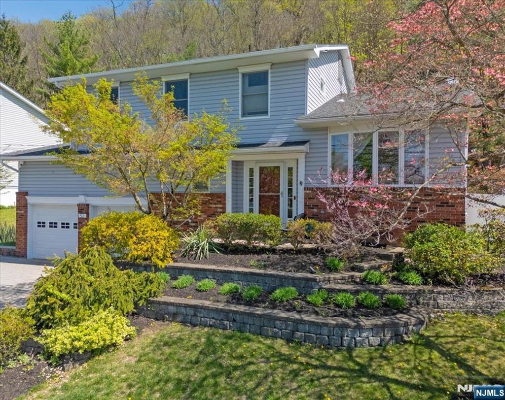 Photo of 52 Molinari Drive, Wanaque, NJ 07465 (MLS # 26014197)