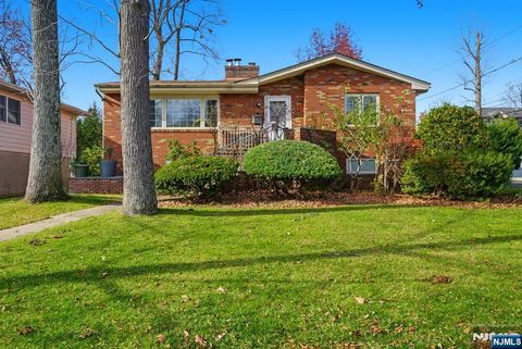 Photo of 36 Marjorie Ter, Englewood Cliffs, NJ 07632 (MLS # 25040729)