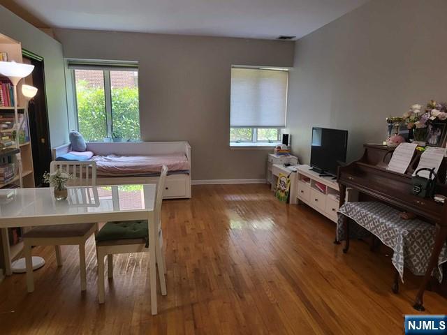 27 W Clinton Avenue 1E