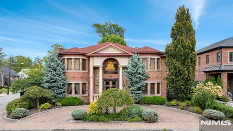 Photo of 1088 Dearborn Road, Fort Lee, NJ 07024 (MLS # 26036679)