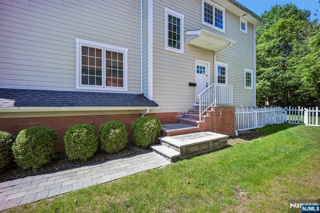 39 Grove Street B