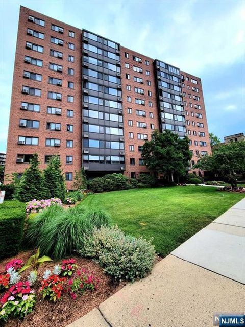 Photo of 90 Prospect #2D, Hackensack, NJ 07601 (MLS # 26018878)