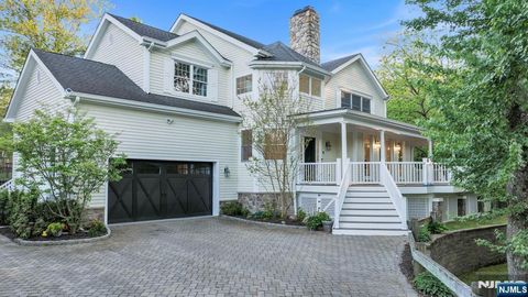 Photo of 8 Lauren Pond Court, Demarest, NJ 07627 (MLS # 26017667)