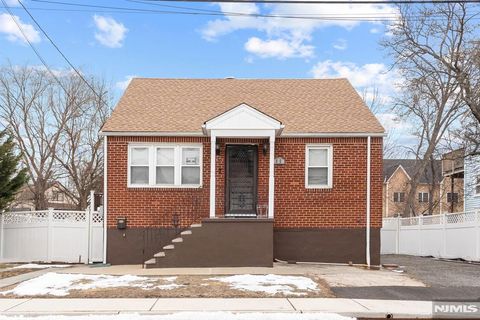 22 Paroubek Street, Little Ferry, NJ 07643 - MLS#: 25005430