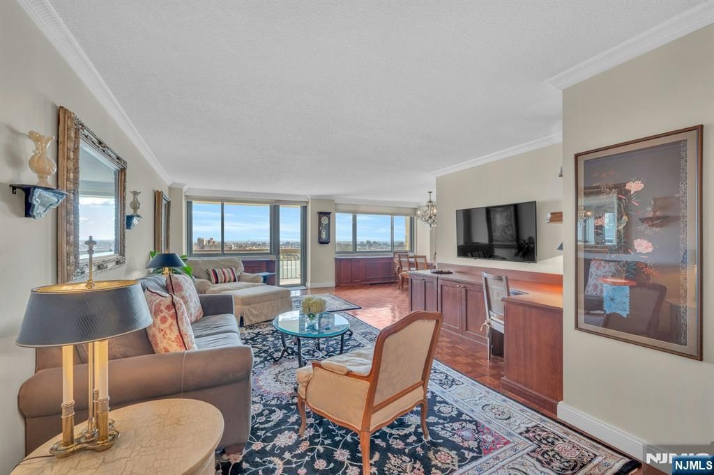 Photo of 1600 Parker Avenue #16D, Fort Lee, NJ 07024 (MLS # 25037818)