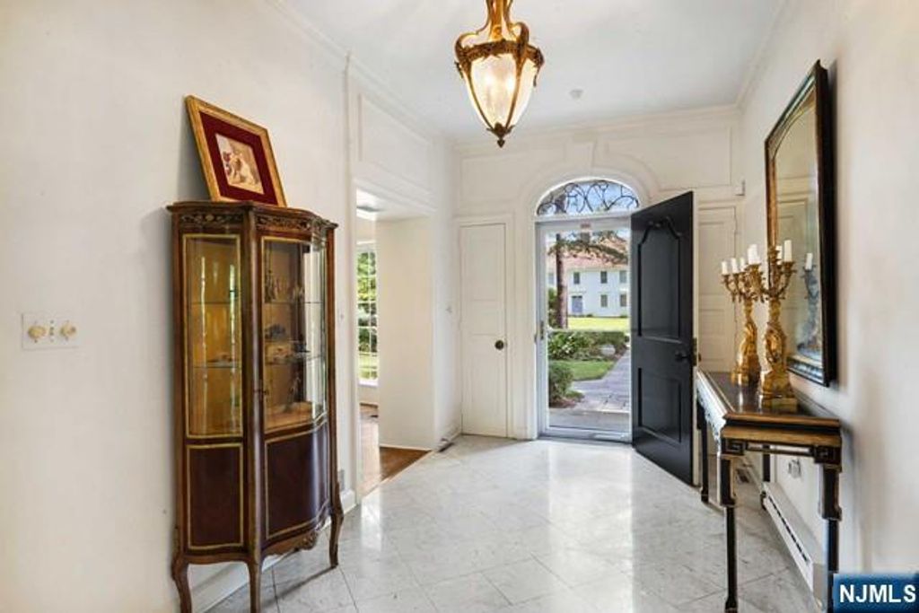 Photo of 2 Canoe Lane, Roseland, NJ 07068 (MLS # 25040111)