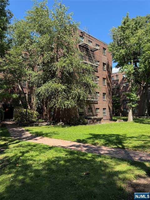 Photo of 420 Fairview AVE, Fort Lee, NJ 07024 (MLS # 26030851)