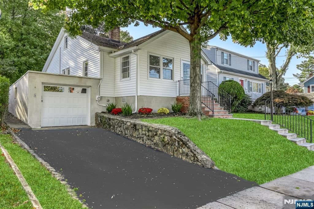 Photo of 8 Parkway, Caldwell, NJ 07006 (MLS # 25037245)