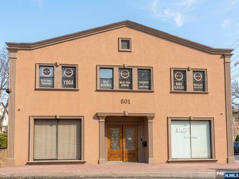 Photo of 801 Palisade Avenue, Fort Lee, NJ 07024 (MLS # 26008041)