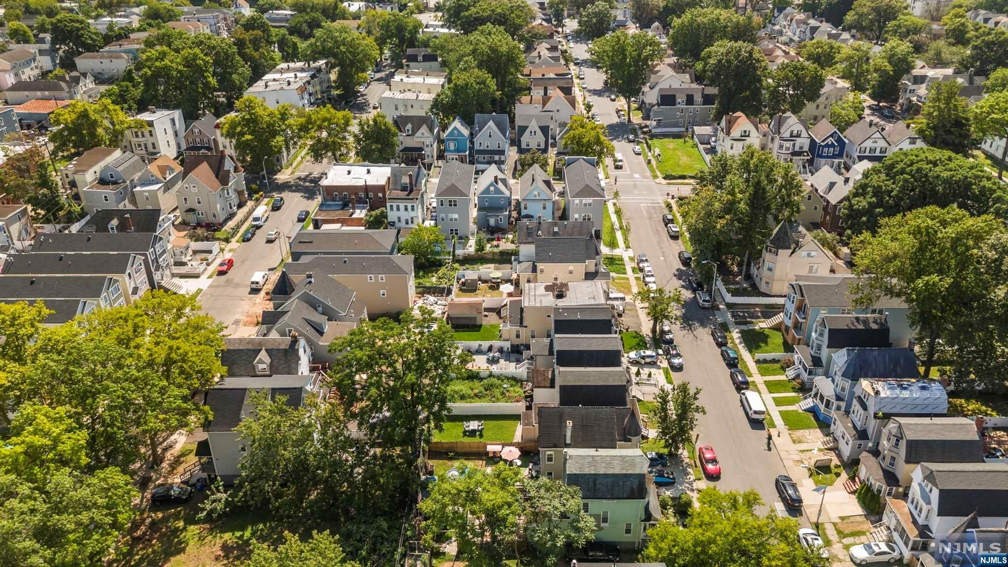 East Orange, New Jersey 07017, United States, 4 Bedrooms Bedrooms, ,2 BathroomsBathrooms,Residential,Active,43296