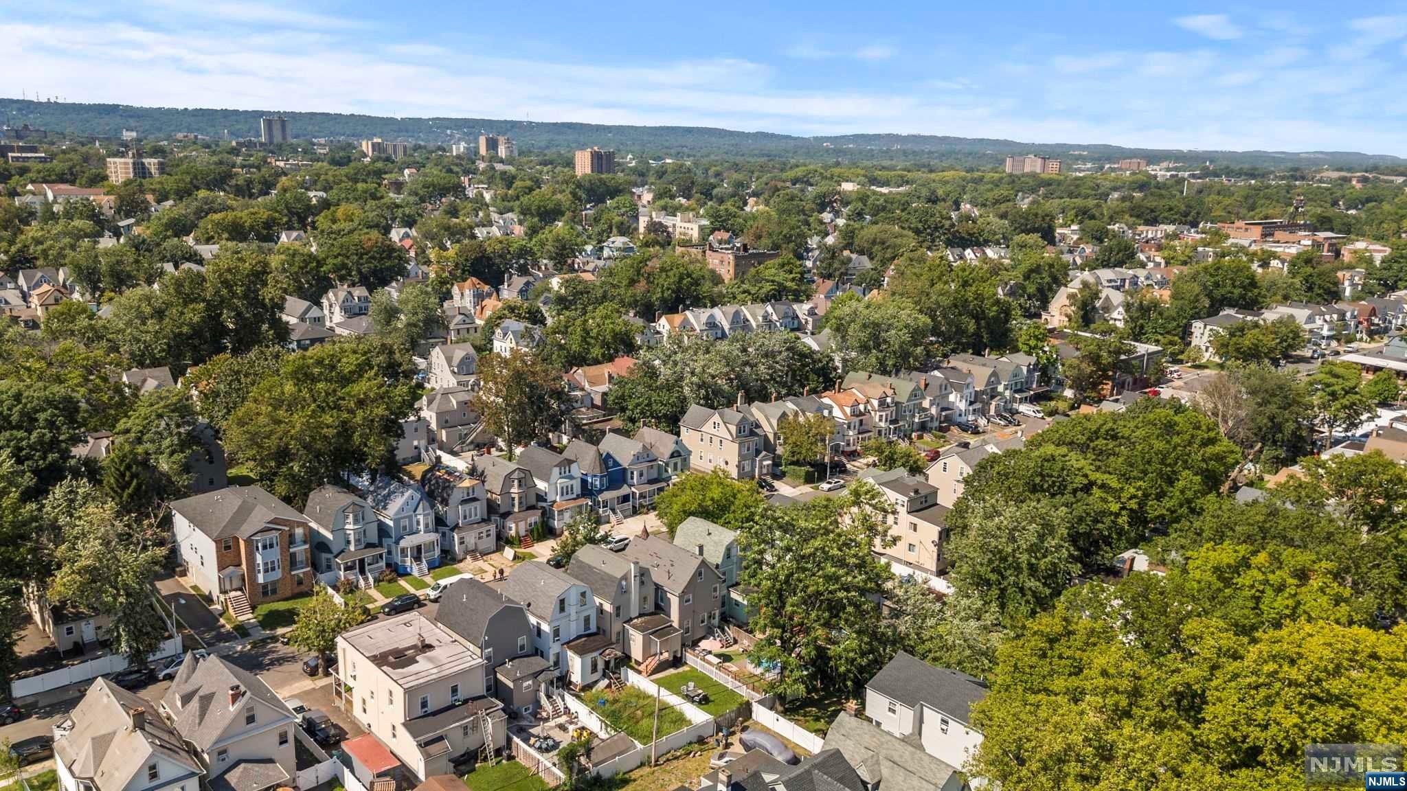 East Orange, New Jersey 07017, United States, 4 Bedrooms Bedrooms, ,2 BathroomsBathrooms,Residential,Active,43296