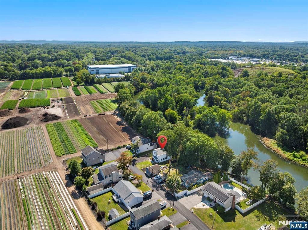 Photo of 78 Maple Lane, Wayne, NJ 07470 (MLS # 25043745)