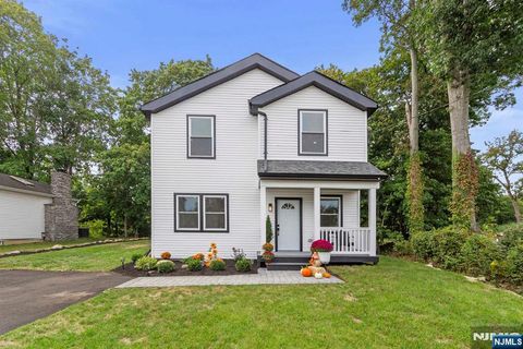Photo of 78 Maple Lane, Wayne, NJ 07470 (MLS # 25043745)