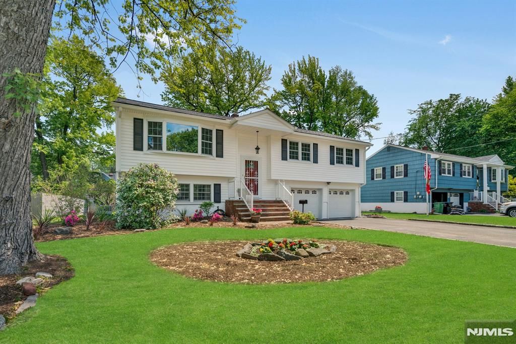 Photo of 98 Vassar Drive, Paramus, NJ 07652 (MLS # 26017110)