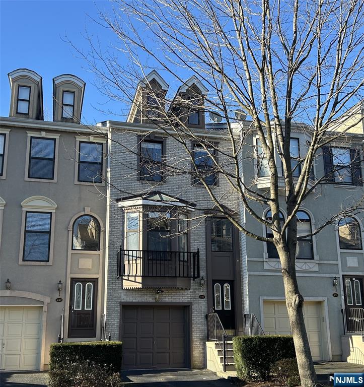 450 Hartford Dr 4051, Nutley, New Jersey - 2 Bedrooms  
3 Bathrooms  
7 Rooms - 