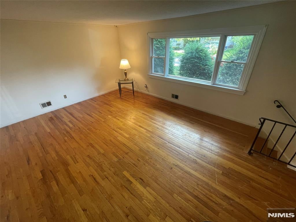 Homes for Sale in Northern NJ | ThisIsRiverEdge.com 420 Lakeview Drive