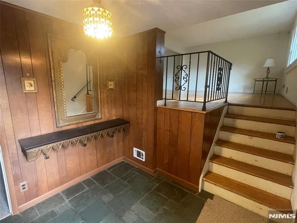 Homes for Sale in Northern NJ | ThisIsRiverEdge.com 420 Lakeview Drive