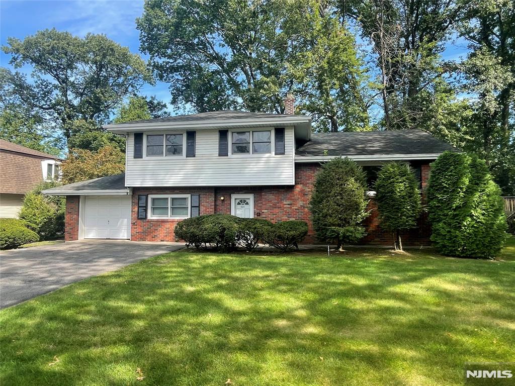 Homes for Sale in Northern NJ | ThisIsRiverEdge.com 420 Lakeview Drive
