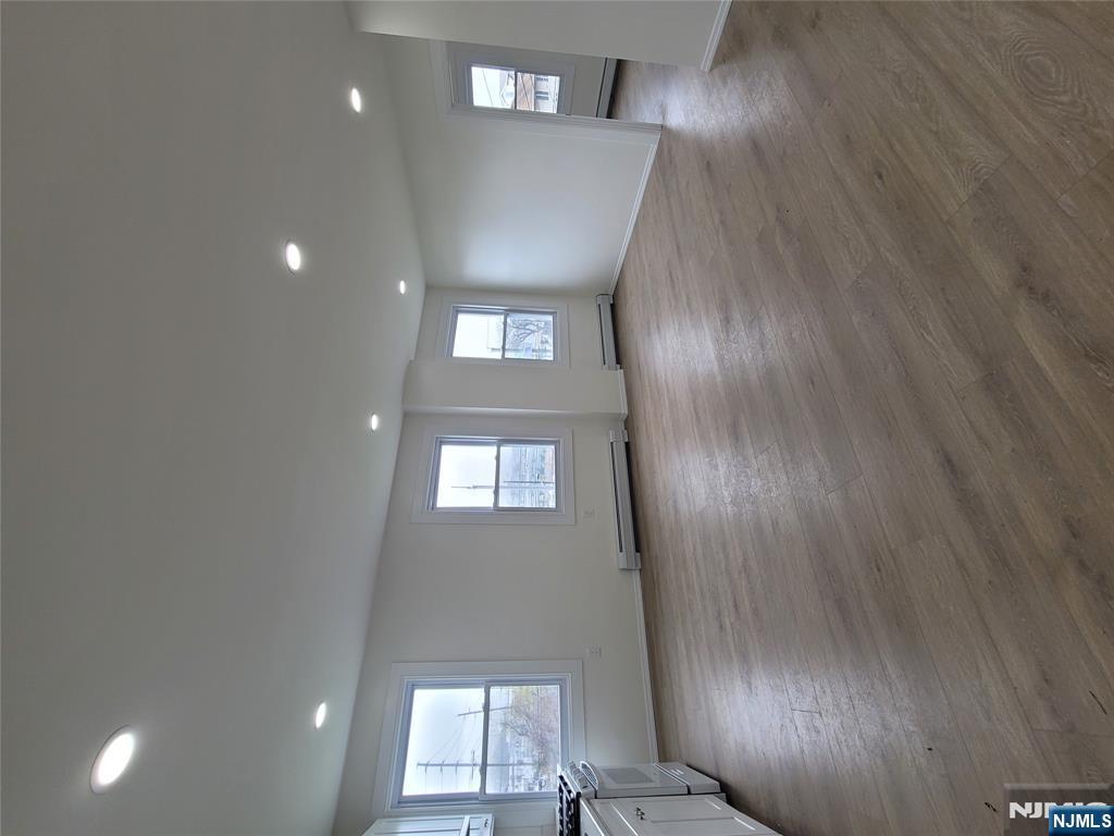 15 Van Courtland Place