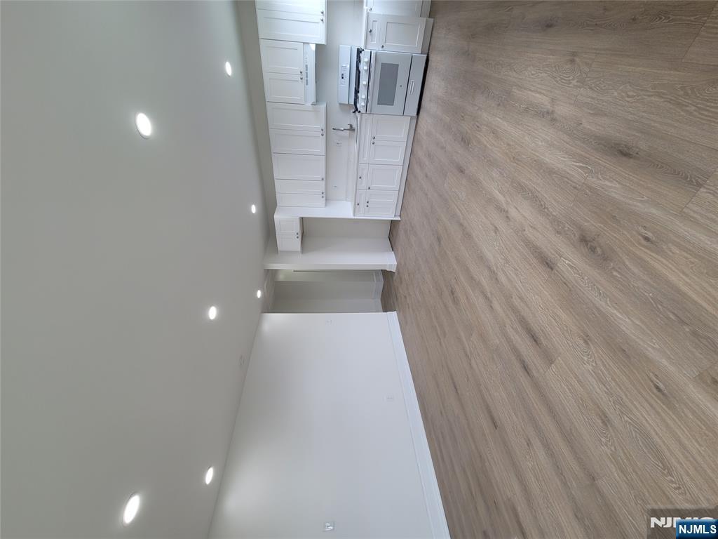 15 Van Courtland Place