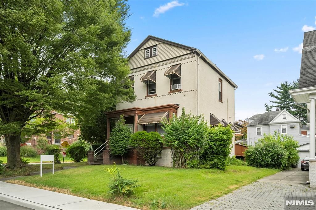 Photo of 455 Broad Avenue, Leonia, NJ 07605 (MLS # 25027645)