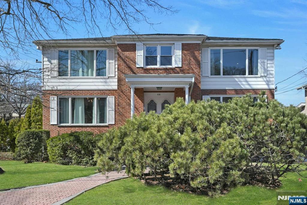 Property for Sale at 44 Birch Street, Englewood Cliffs, New Jersey - Bedrooms: 4 
Bathrooms: 4 
Rooms: 13  - $1,449,000