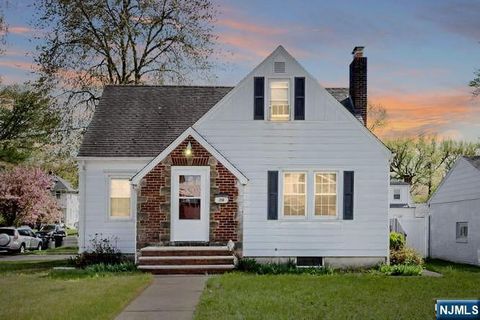 Photo of 218 Hickory Avenue, Bergenfield, NJ 07621 (MLS # 26013306)