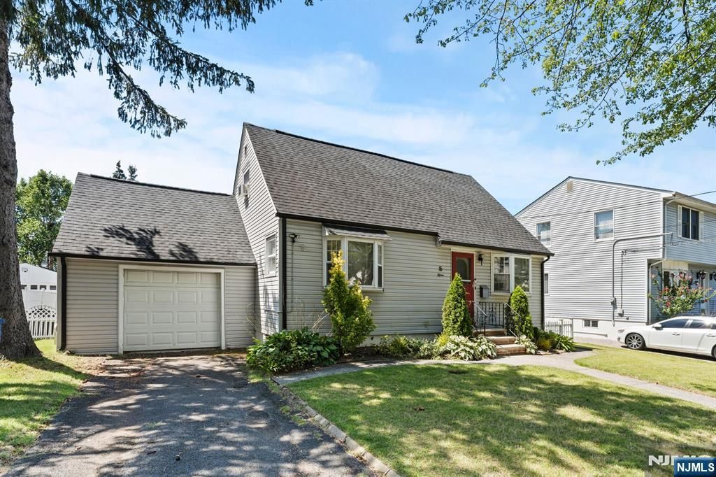 Photo of 15 Insley Avenue, Rutherford, NJ 07070 (MLS # 25034879)