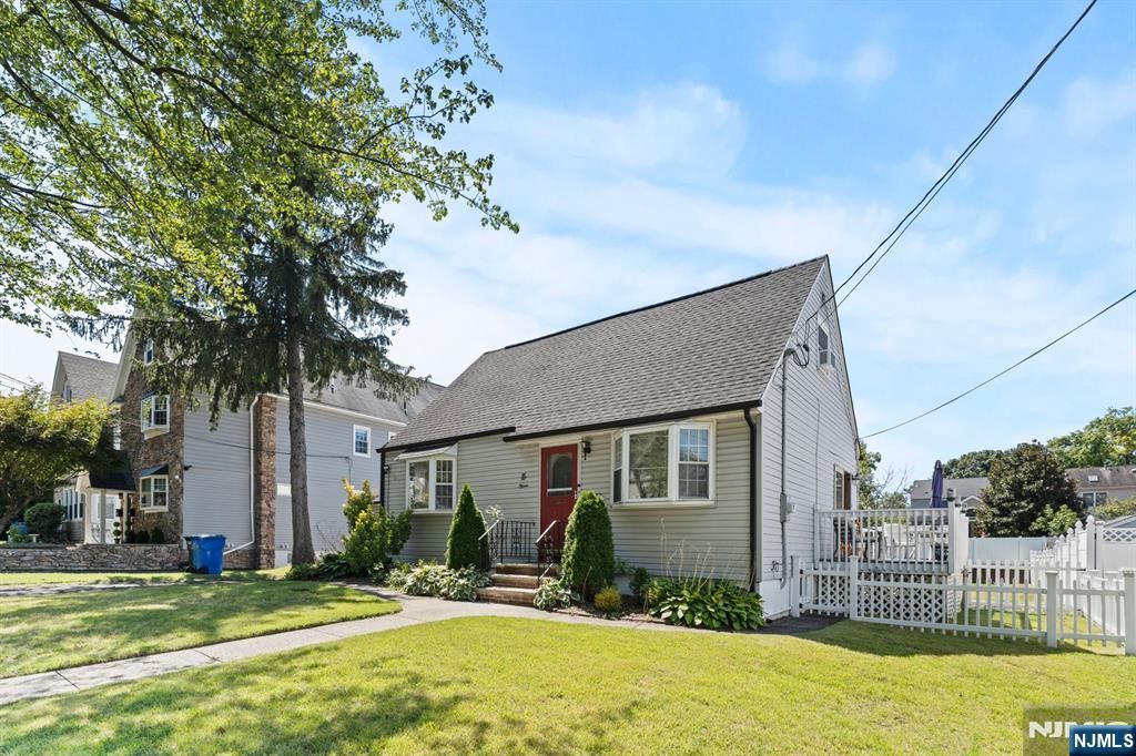 Photo of 15 Insley Avenue, Rutherford, NJ 07070 (MLS # 25034879)