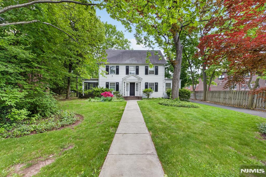 819 Roanoke Avenue