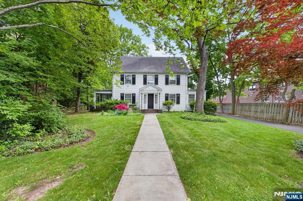 819 Roanoke Avenue