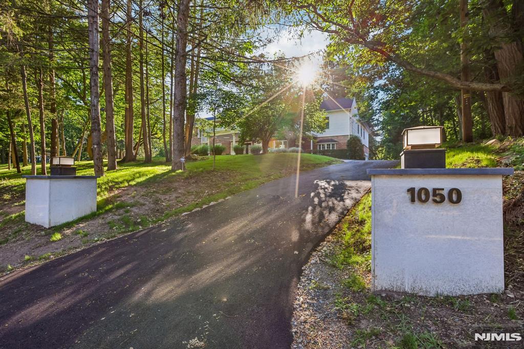Photo of 1050 Ramapo Valley Road, Mahwah, NJ 07430 (MLS # 26020998)