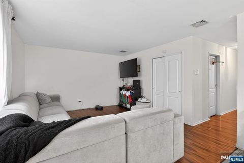 Photo of 192 Burnett Avenue, Maplewood, NJ 07040 (MLS # 26000218)