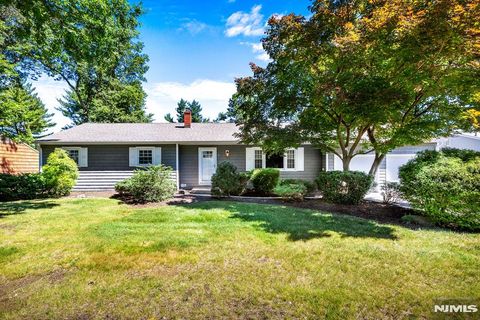 Photo of 5 Camelot Drive, East Brunswick, NJ 08816 (MLS # 26019552)