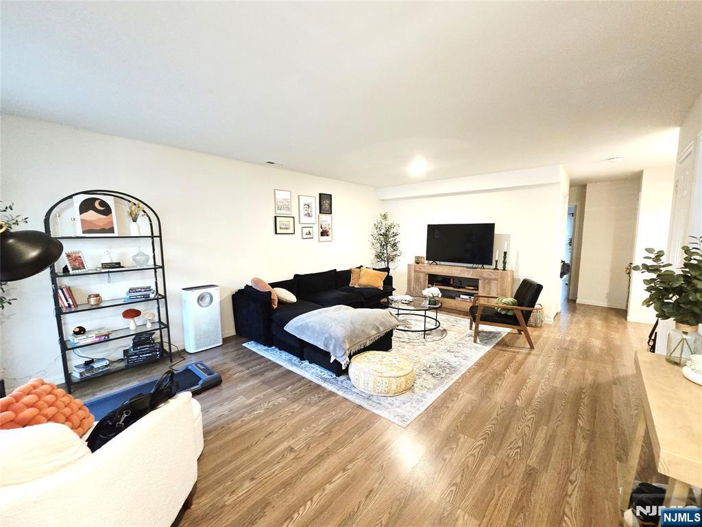 754 Charles Court 6109